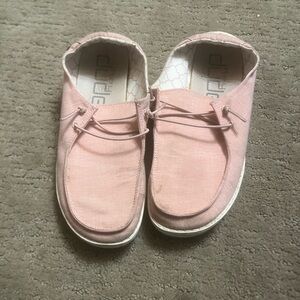 Pink heydudes